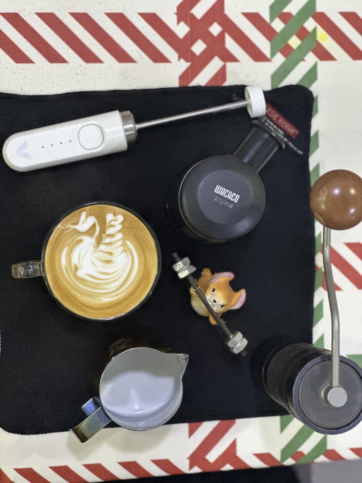 Latte Art Unplugged – All Done with Hand Gadgets!