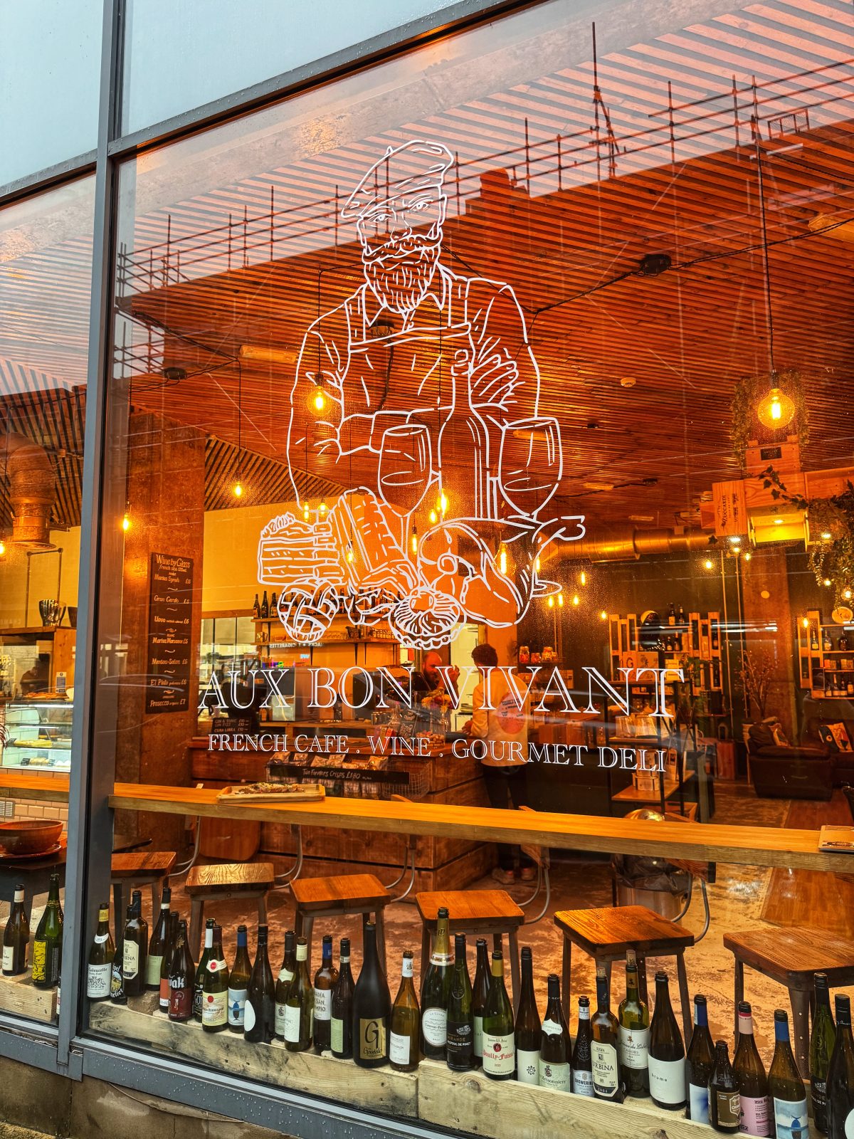 Inside Aux Bon Vivant