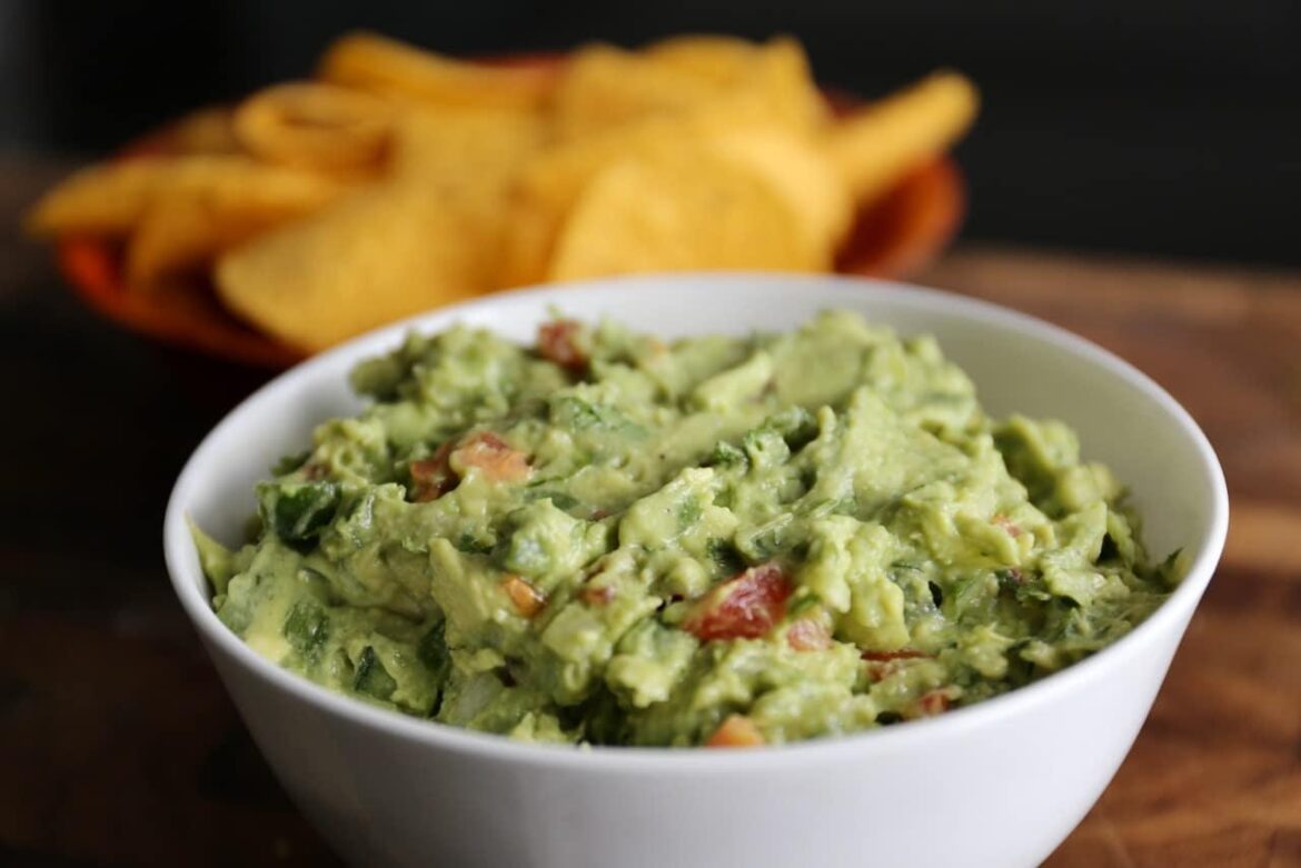Easy Creamy Homemade Guacamole