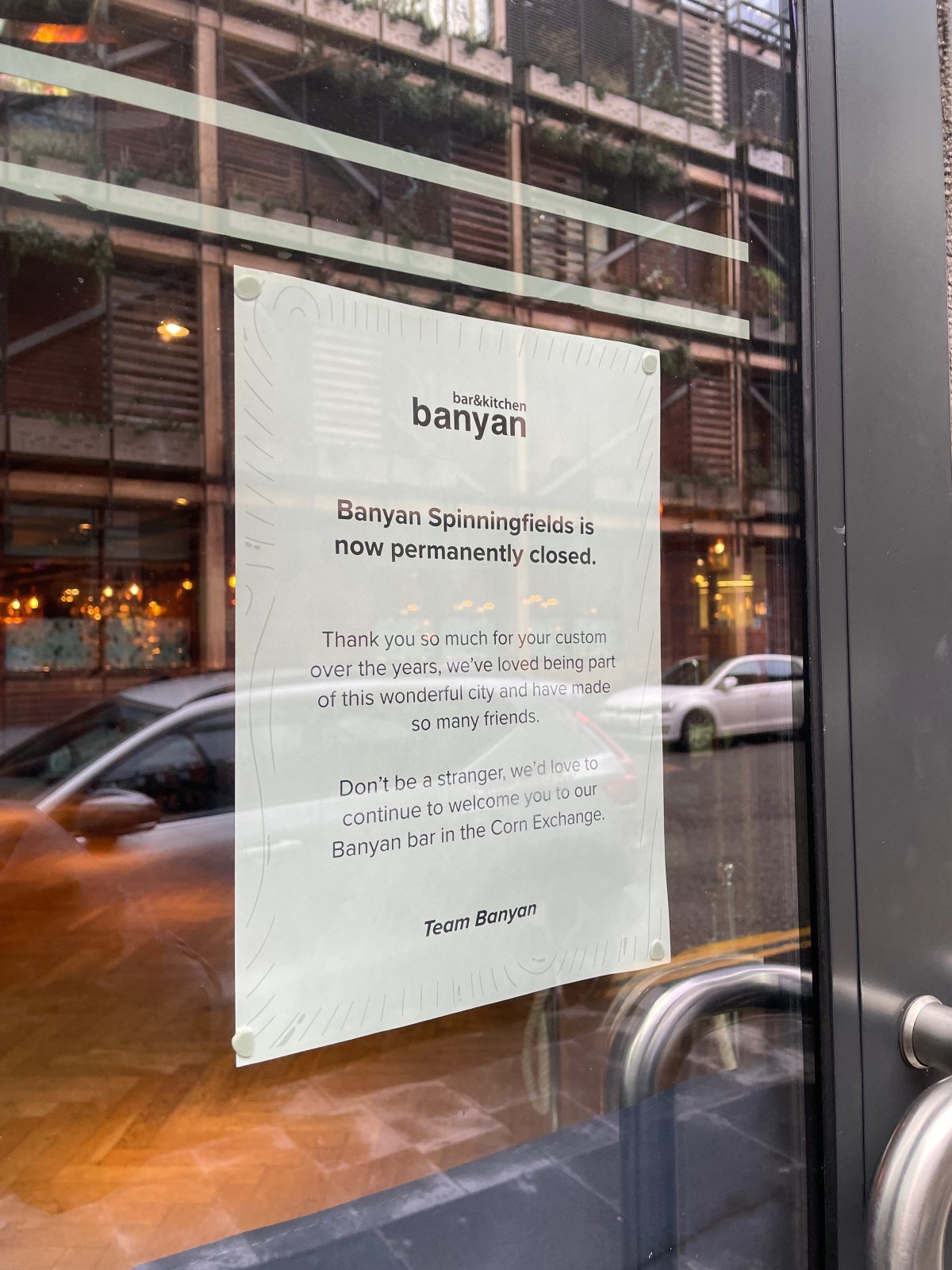 The note in the window of Banyan