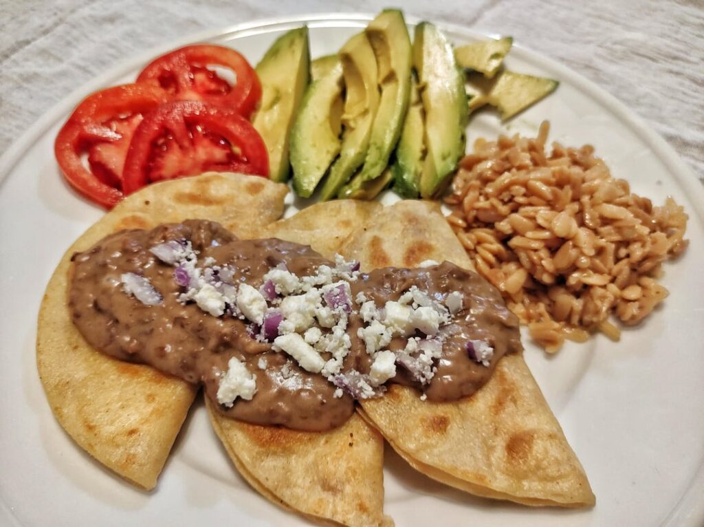 Enfrijoladas with tofu cotija 😋