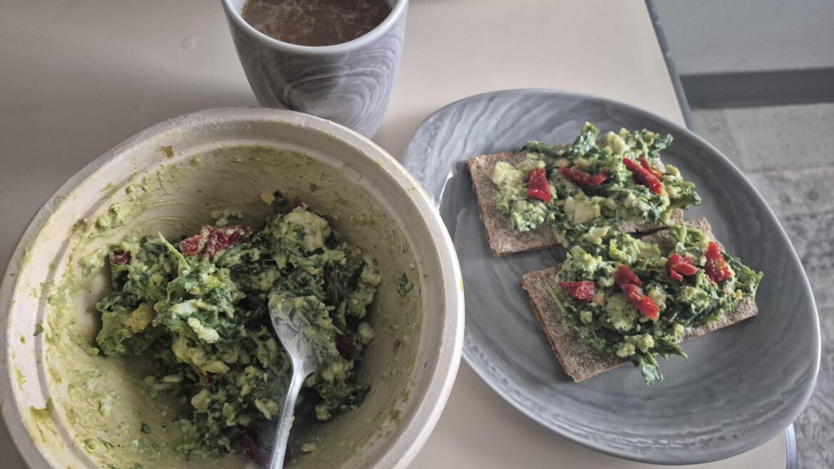 Egg Avocado Arugala Salad