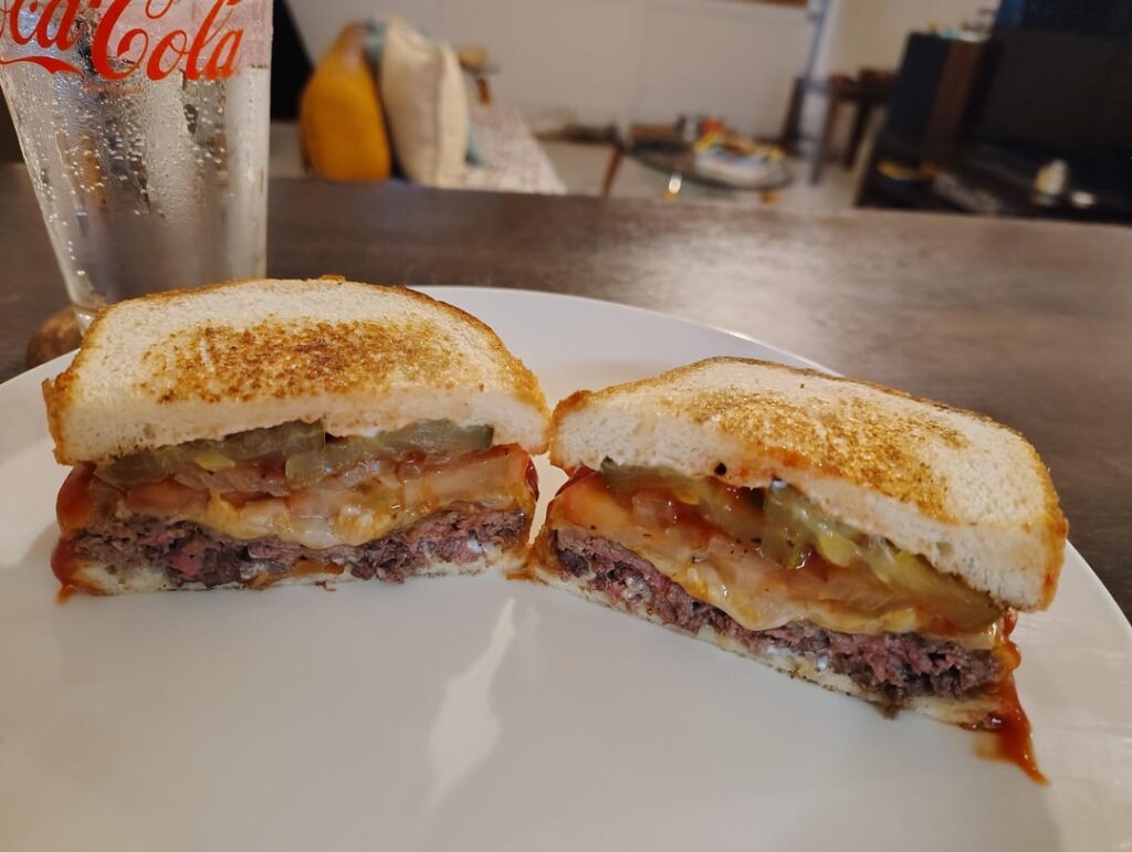 Didn't have buns 🍞