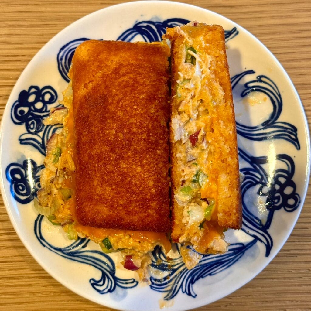 Triple onion tuna melt for a good morning 😋