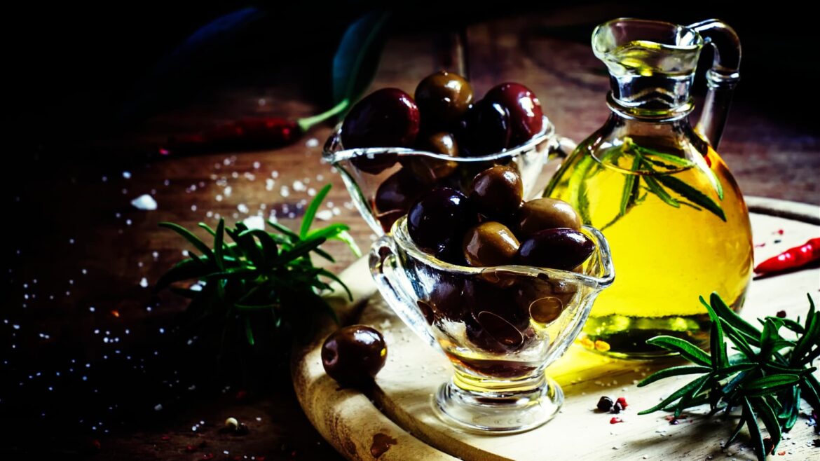 U.S. Dietary Guidelines Put Olive Oil and Table Olives at the Center of Healthy Eating U.S. Dietary Guidelines Put Olive Oil and Table Olives at the Center of Healthy Eating