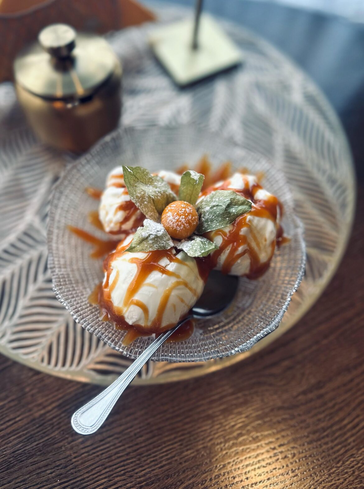 Vanilla ice cream with caramel sauce
