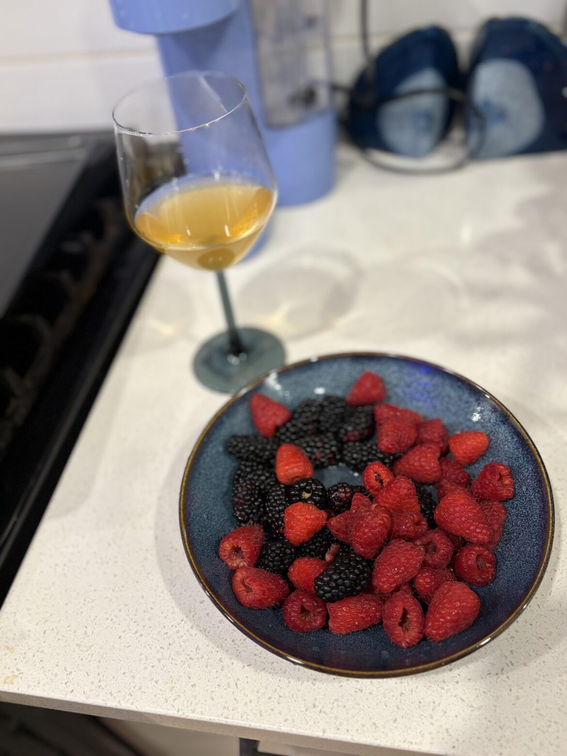 Berries and mango kombucha