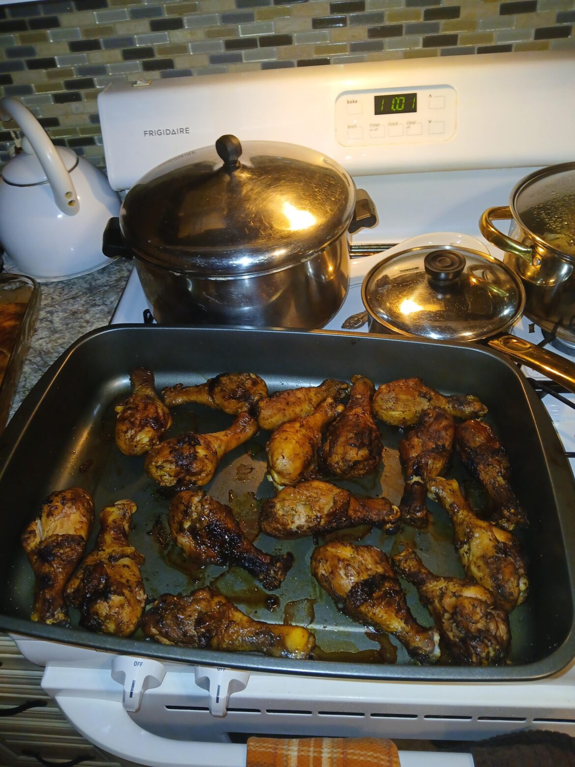 Hey guys, it's the 16 year old cook again I made my grilled lemon pepper, chicken drumsticks For new year's tell me what all of you think about them