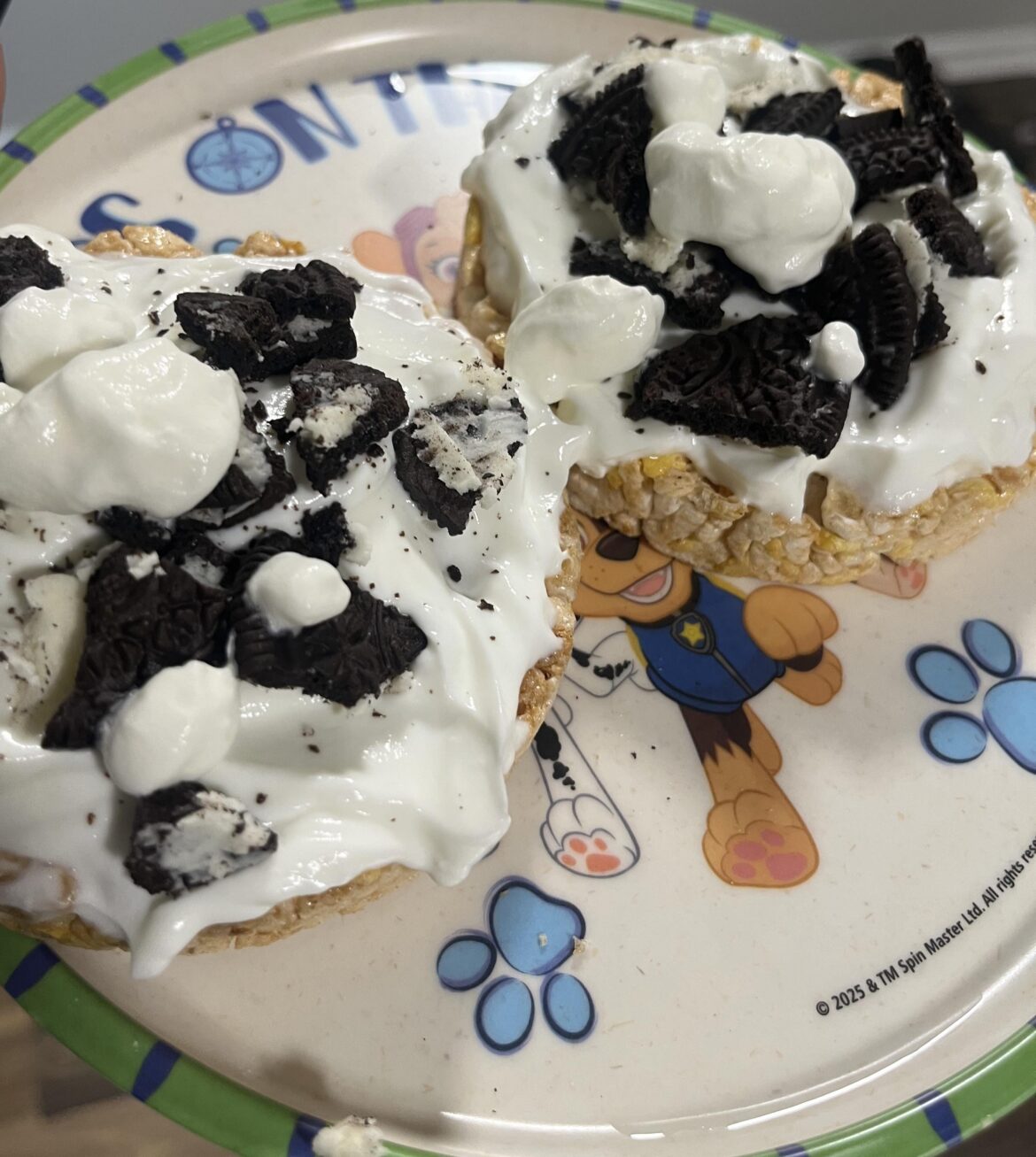 Rice cake w/ vanilla yogurt & Oreo topping and whipped cream 305 for both 🖤