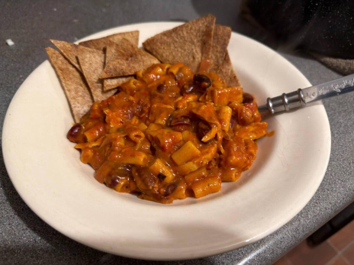 [Homemade] Chili Mac with Tortilla Chips