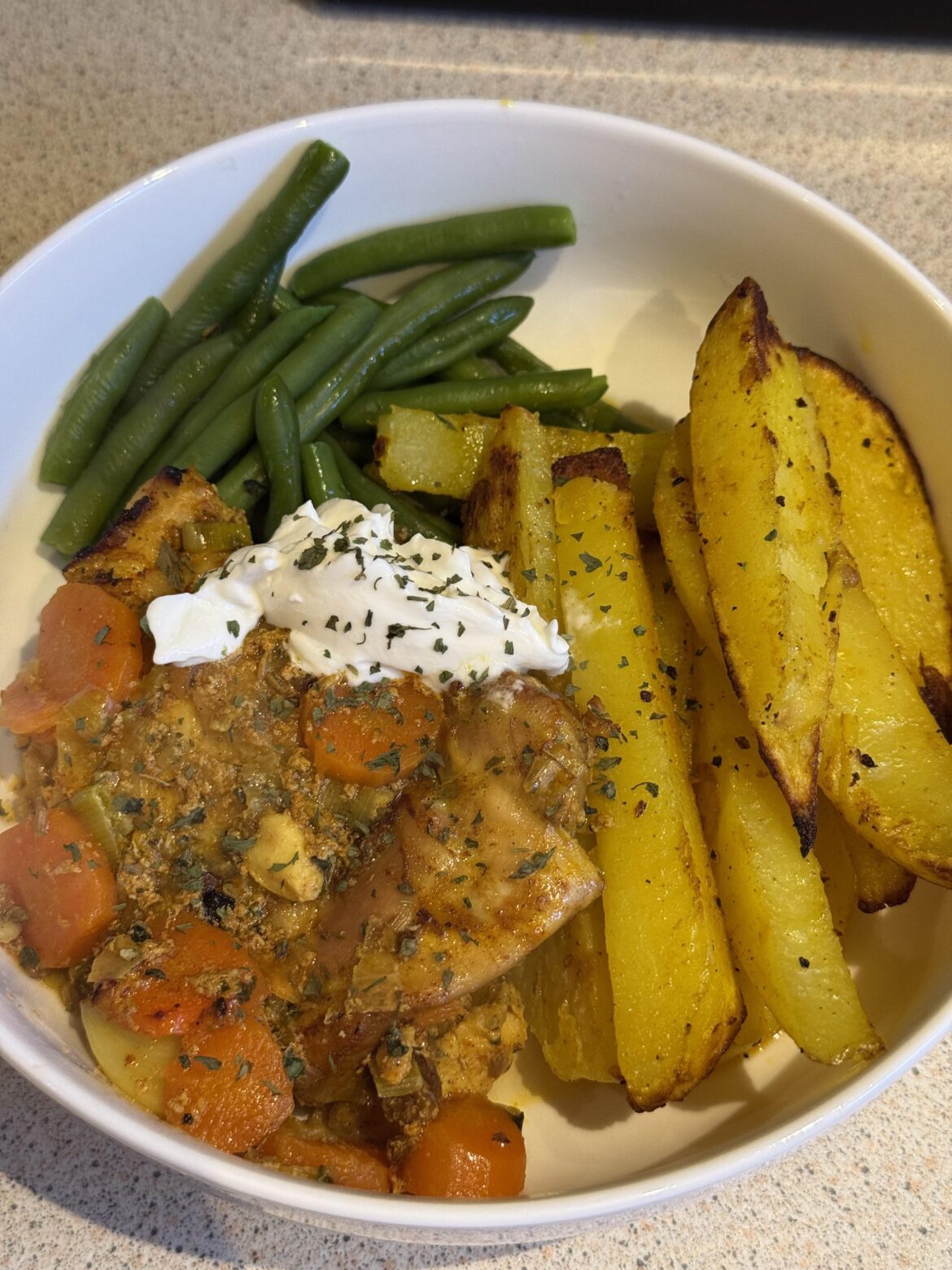 Home made moroccan chicken boneless chicken thighs with home made potato wedges and green beans 🇲🇦🫢🤤
