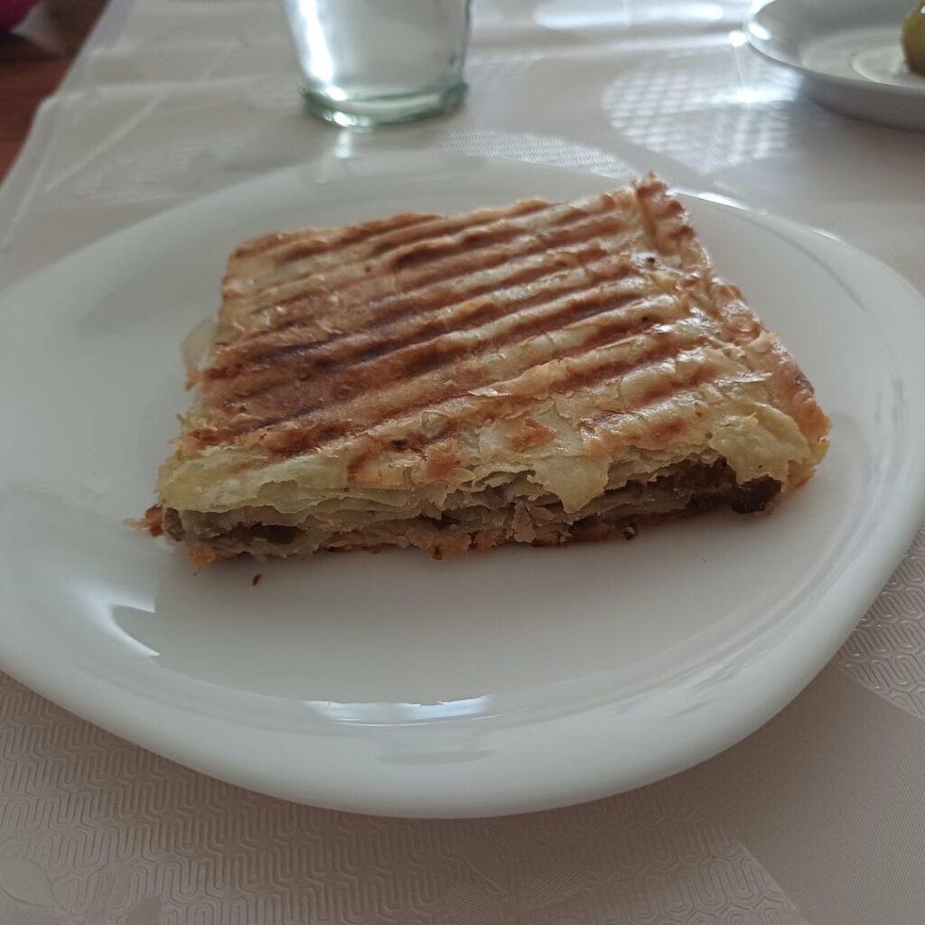 Calories in an albanian/turkish meat pis!