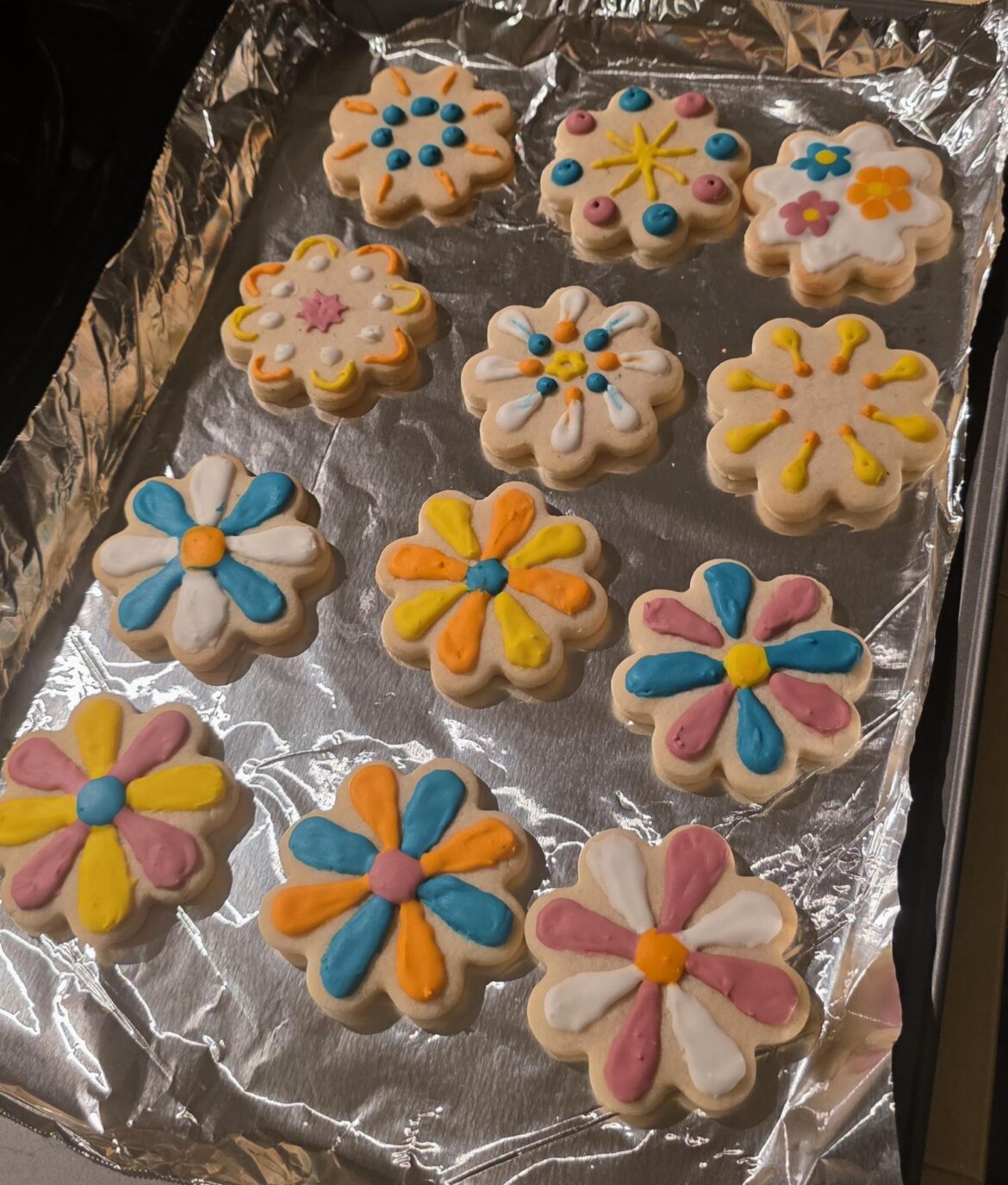 Friend decided to take up cookie decorating, and we've both been having fun trying it out!