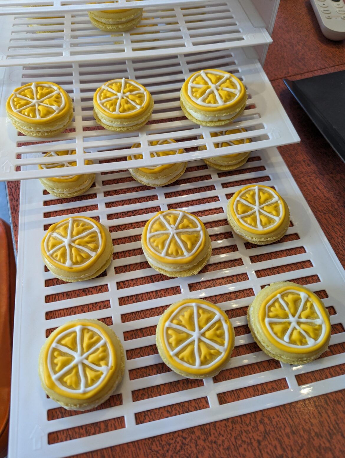 Made lemon macarons 🍋