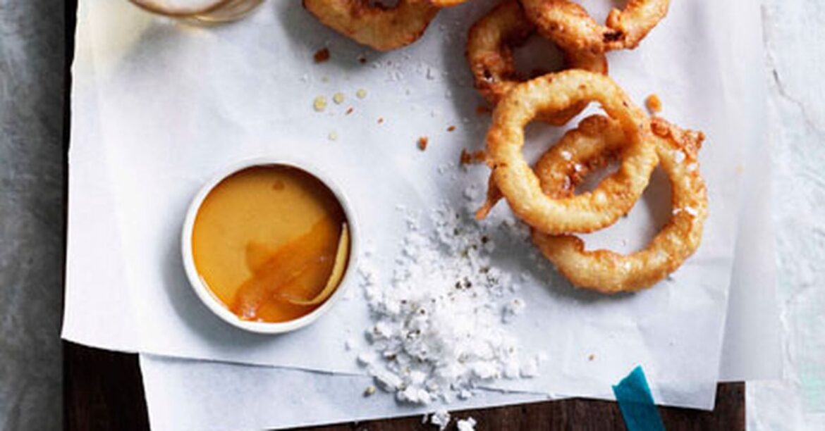Onion rings with salt and vinegar