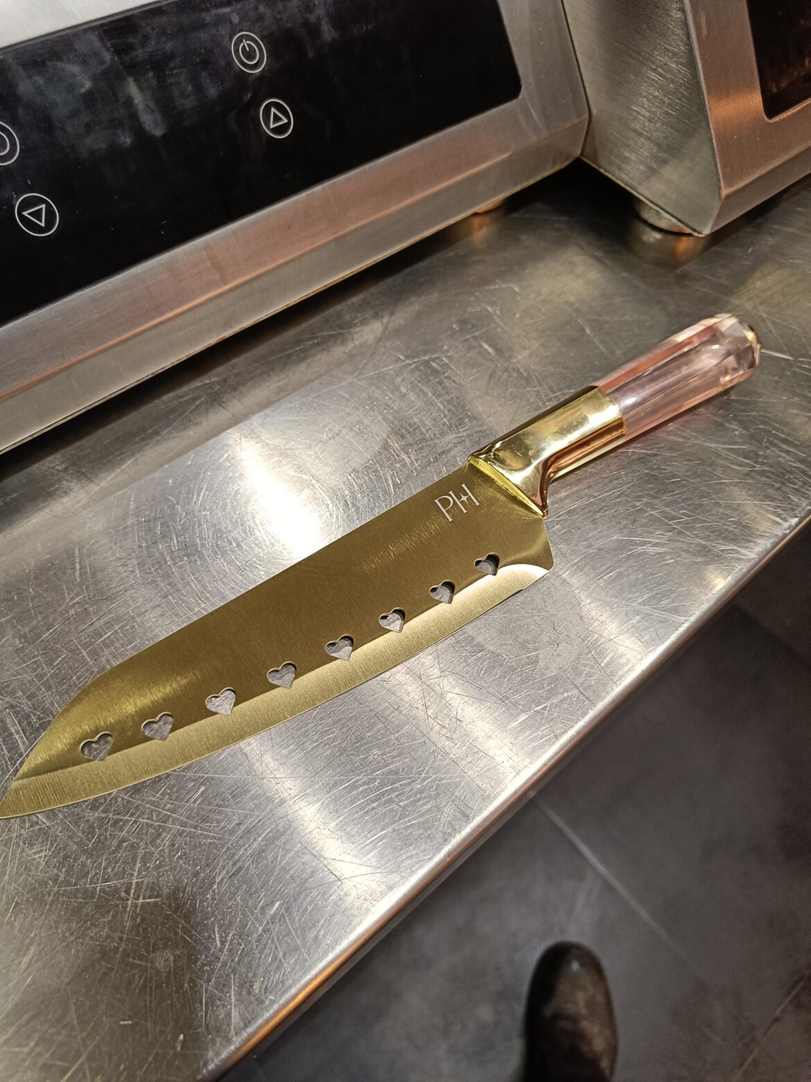 I seriously wish for Paris to make these available in a better quality, everyone including me is in love with these 🥹✨