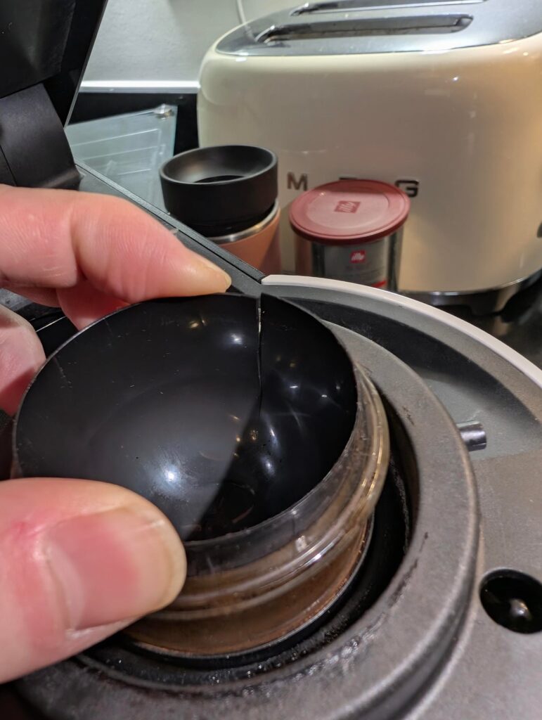 Vertuo pod Cup cracks, issue?