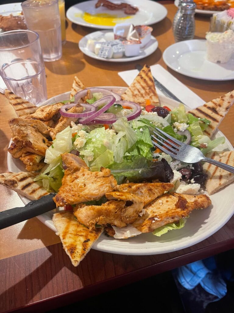 greek salad !! kalamata olives, tomato, lettuce, grilled chicken, carrot, onion, pita bread. no dressing. how much?