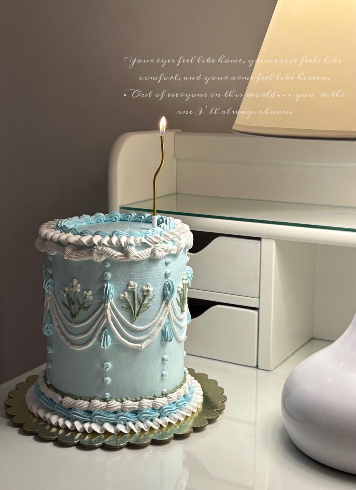 I love the colour baby blue in cakes