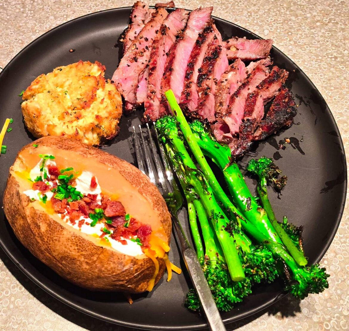 [homemade] Steak, broccolini, baked potato, crab cake