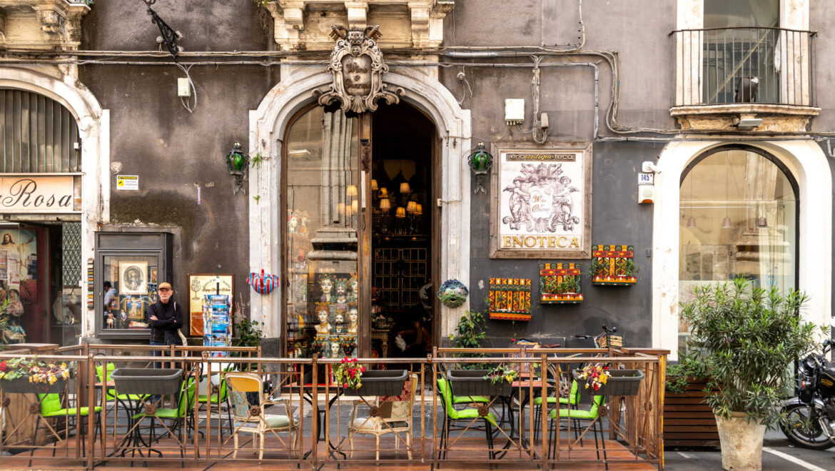 Rick Steves Highly Recommends This Type Of Restaurant In Italy To 'Go Gourmet And Not Go Broke'