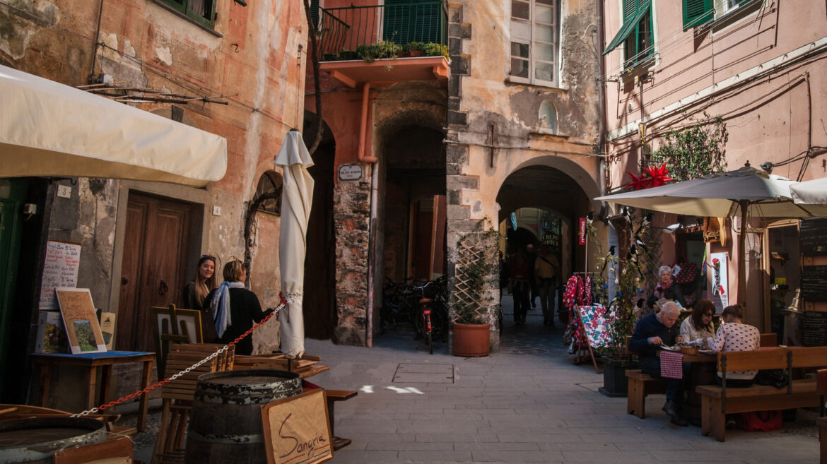 Rick Steves Tells Tourists To Look For These Specific Words To Find Authentic, Affordable Meals In Italy