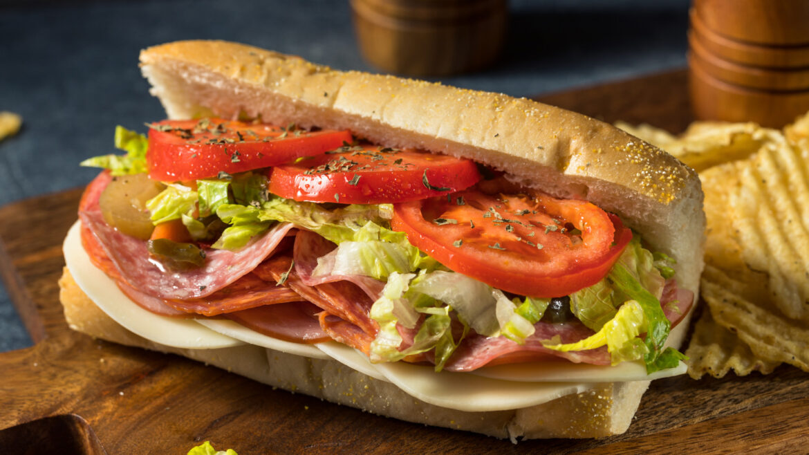 Here's The Worst Chain Restaurant Italian Sub, According To Reviews