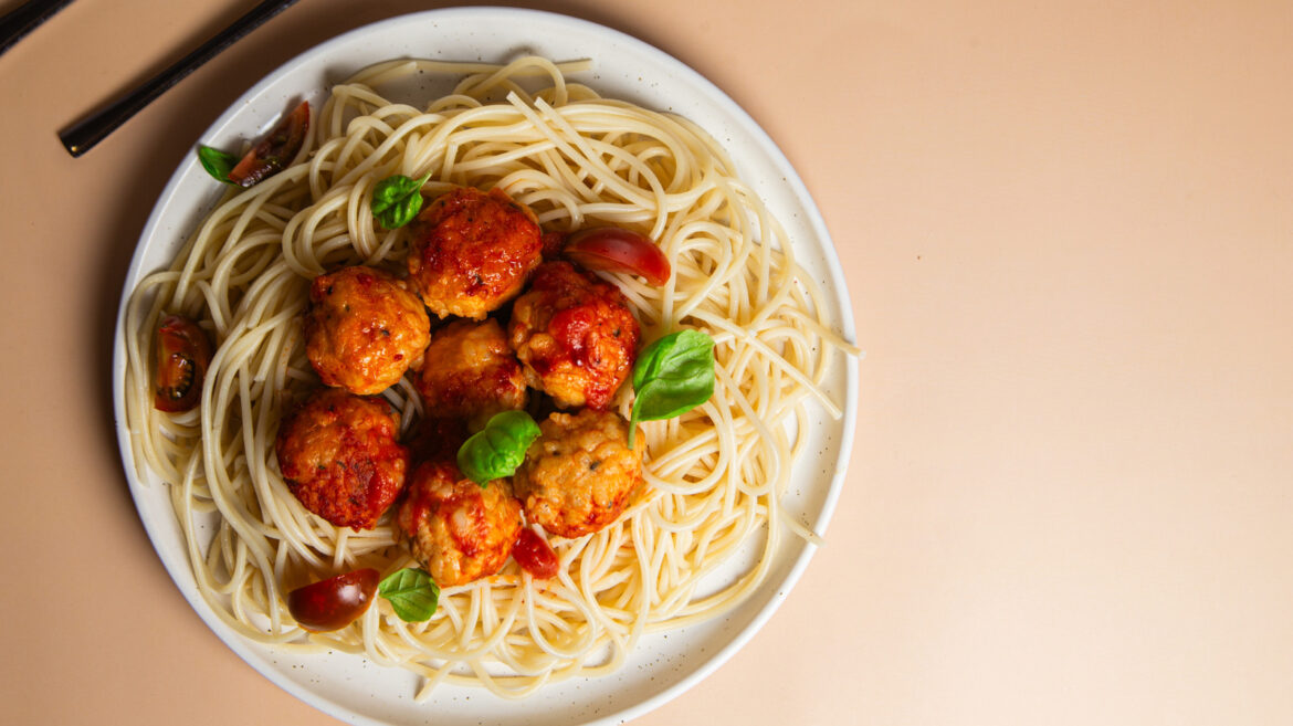 6 Restaurant Chains With The Best Spaghetti And Meatballs