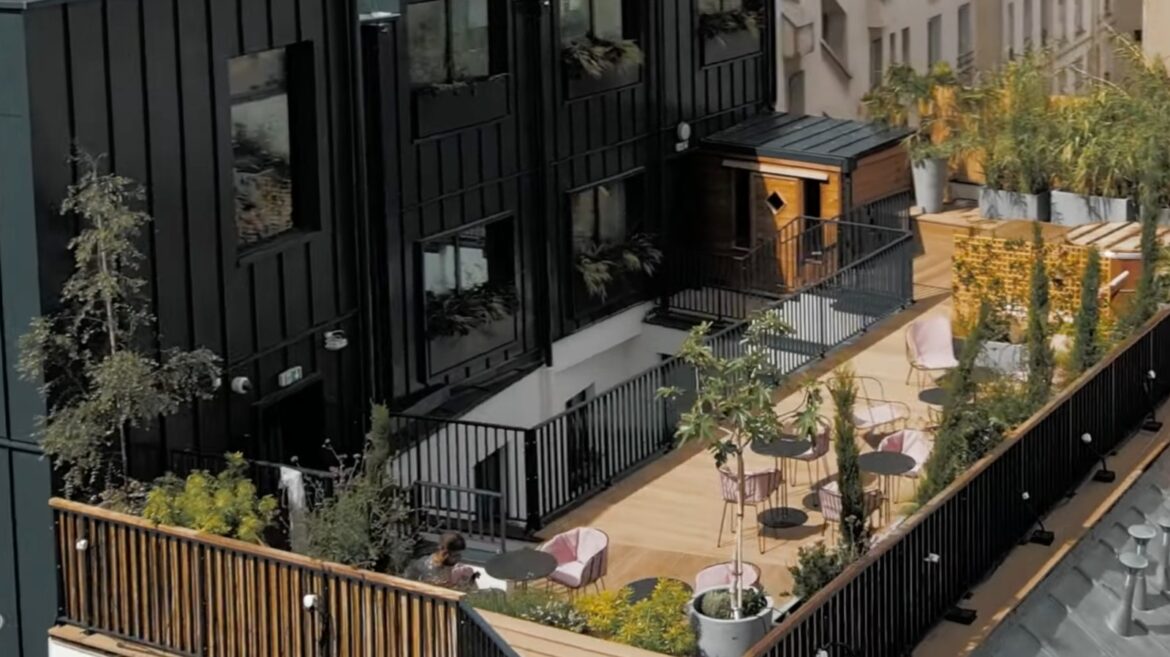 A Top Boutique Hotel In Paris Has Eiffel Tower Views, A Wine Bar, And Italian-Inspired Interiors