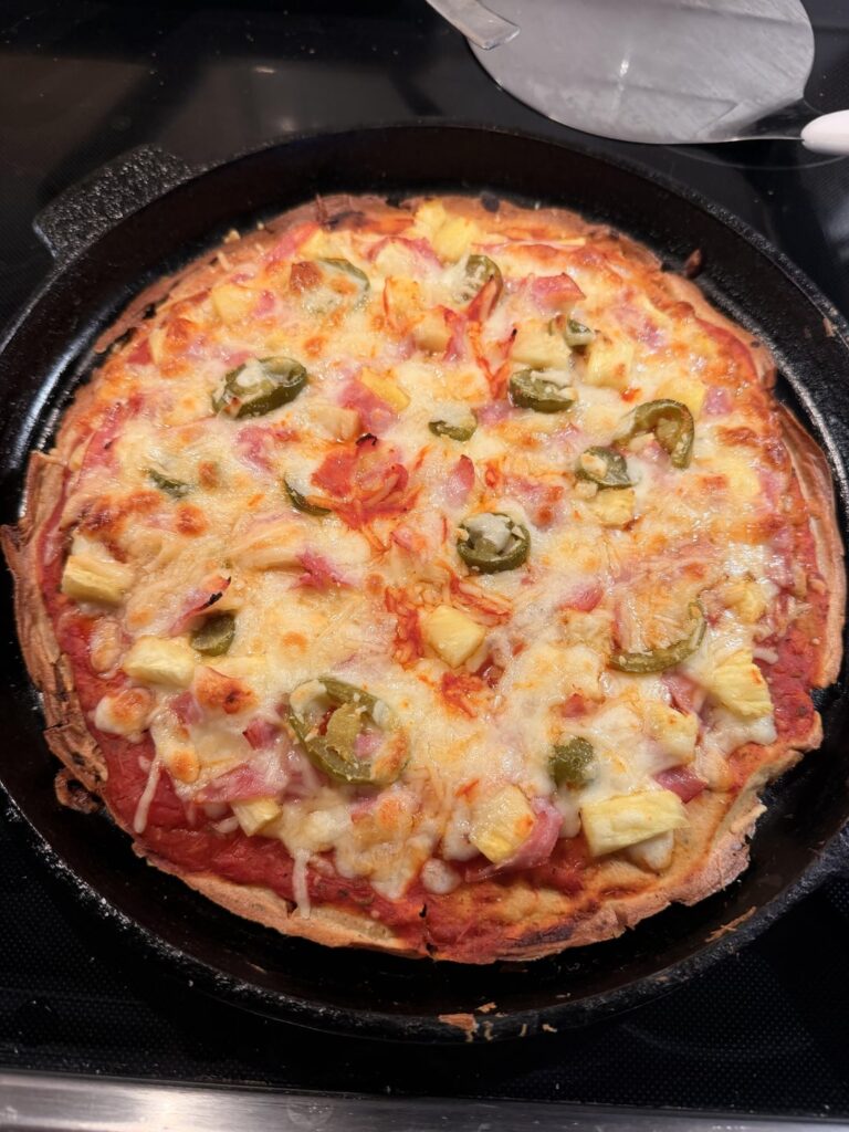 Crispy Cottage Cheese Pizza - ~740kcal (2 servings - or 1 if you’re real hungry)