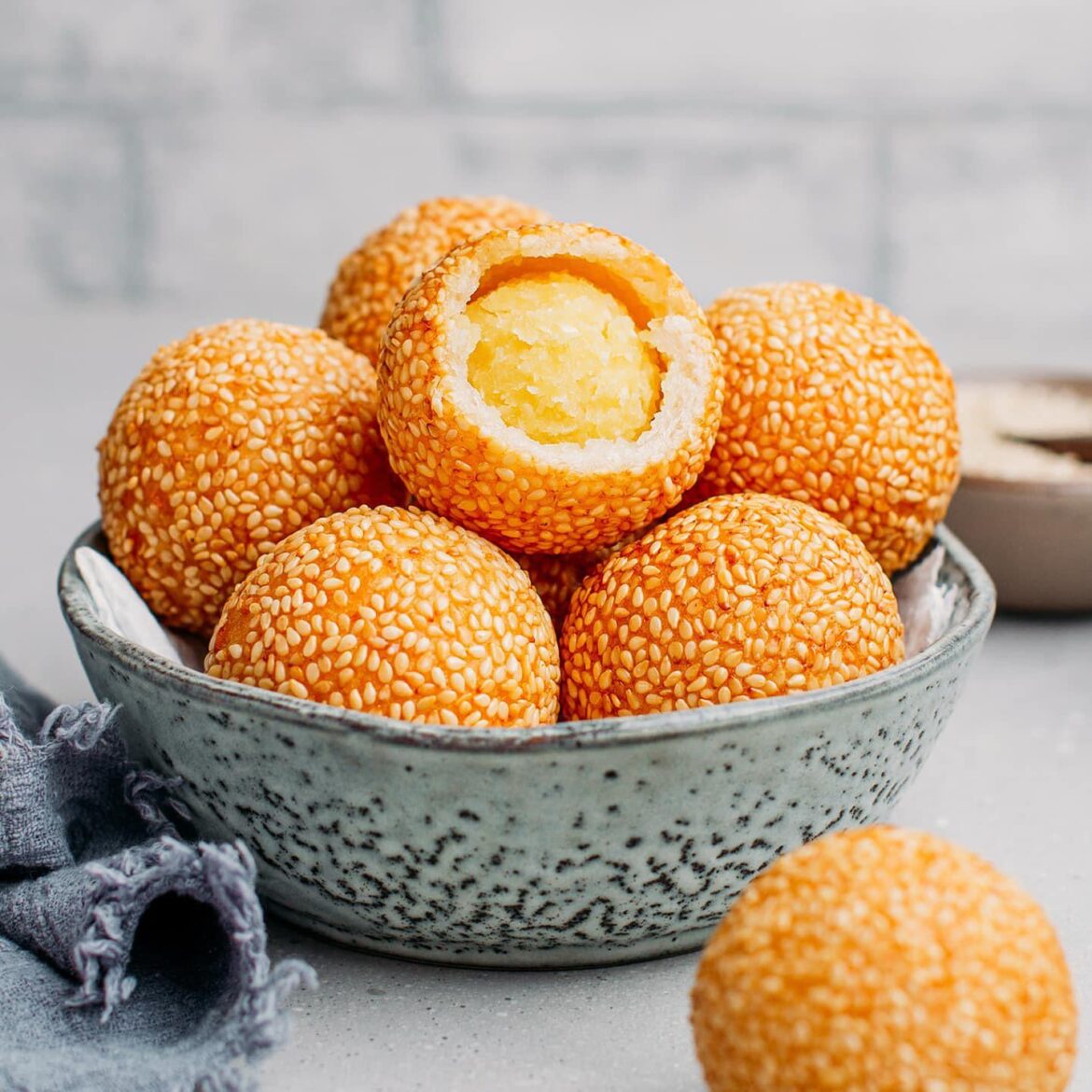 Where can I buy Bánh Cam (fried sesame balls w/ mung bean)?