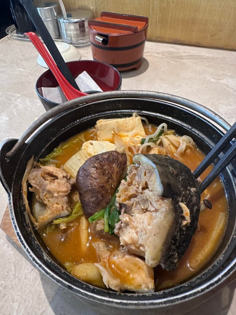 I ordered spicy salmon head nabe again.