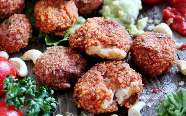 mozzarella stuffed quinoa pizza bites