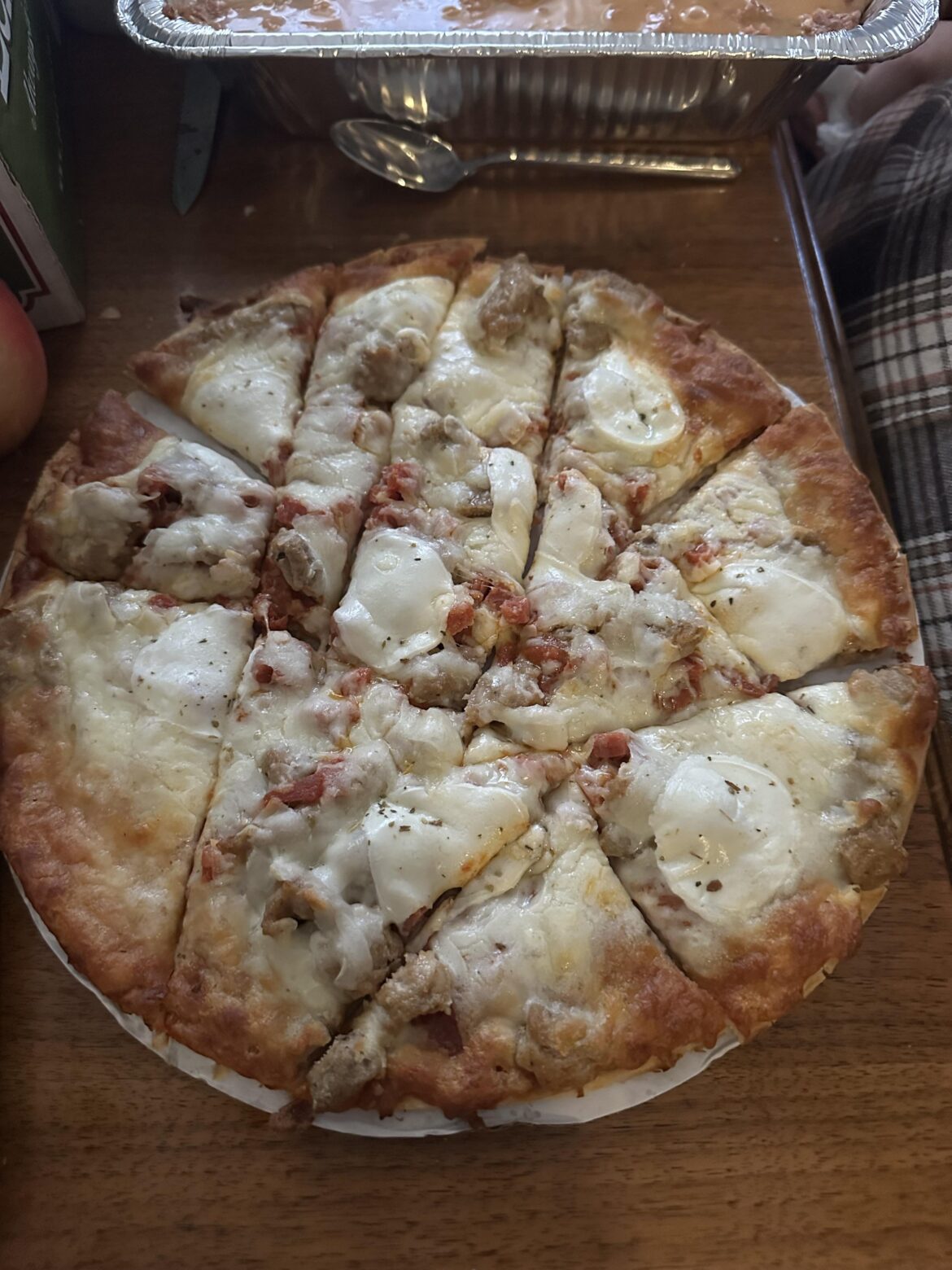 How my wife cut our pizza