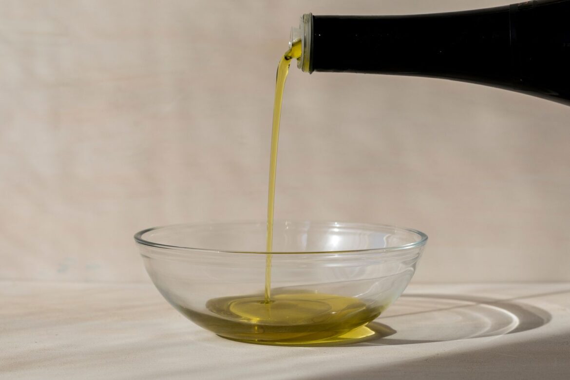 The Health Benefits of Olive Oil, According to Experts The Health Benefits of Olive Oil, According to Experts