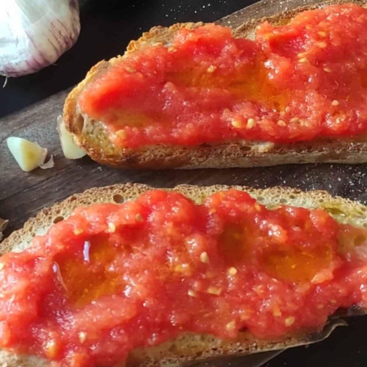 Pan con Tomate 🍅 Spanish Style Tomato on Toast