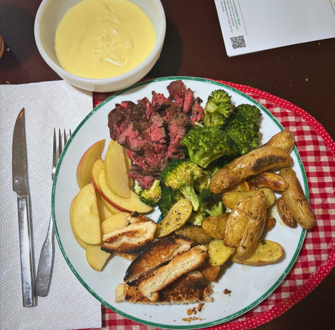 Steak and Cheddar Gouda fondue 🥩🫕 always a favorite!