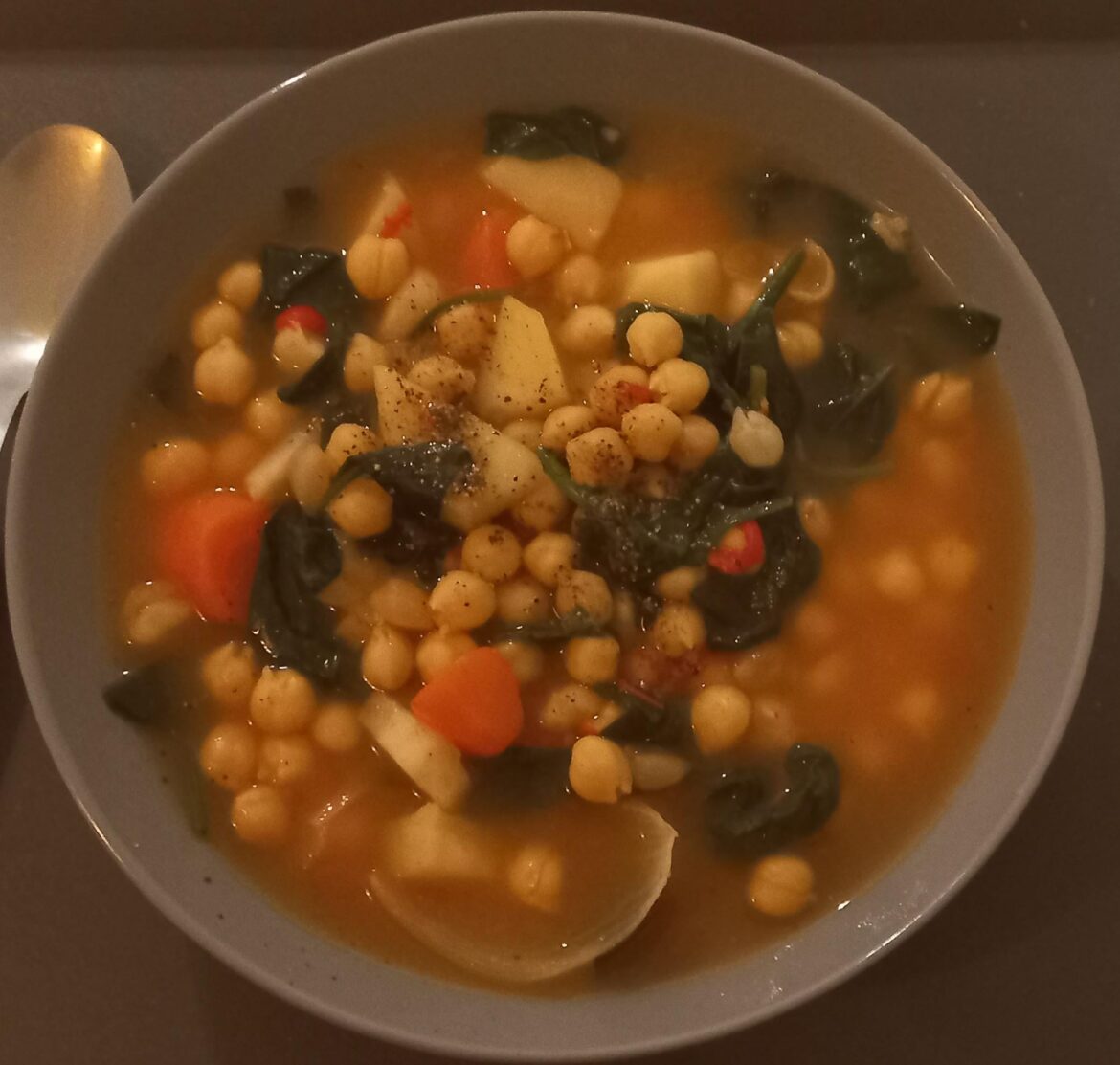 Chickpeas with spinach soup