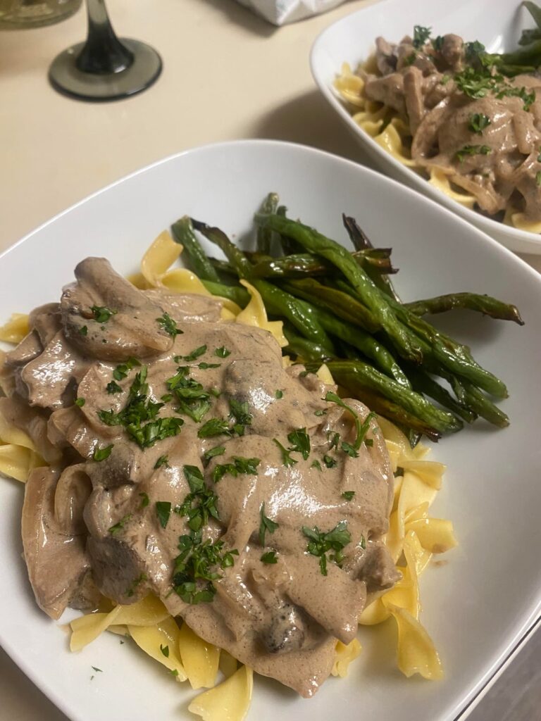 Beef stroganoff with green beans