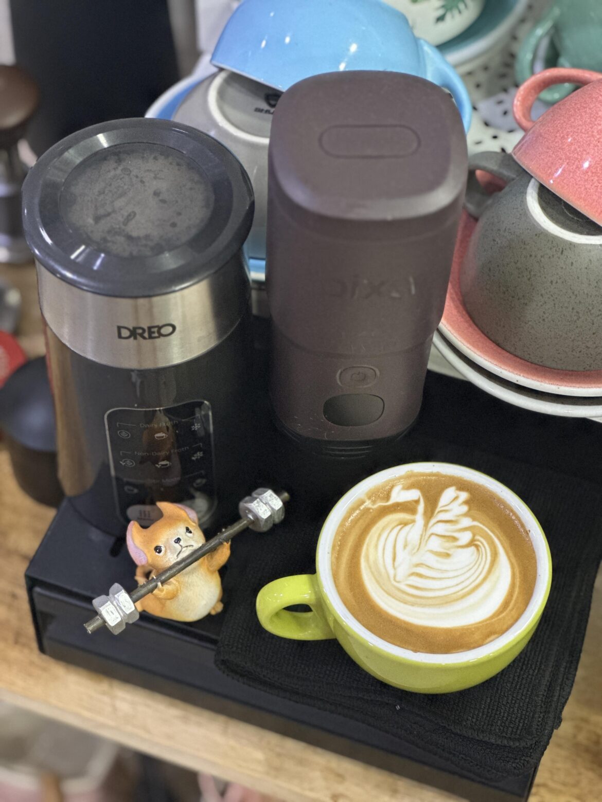 Manual brew day with gadgets - Swan latte art