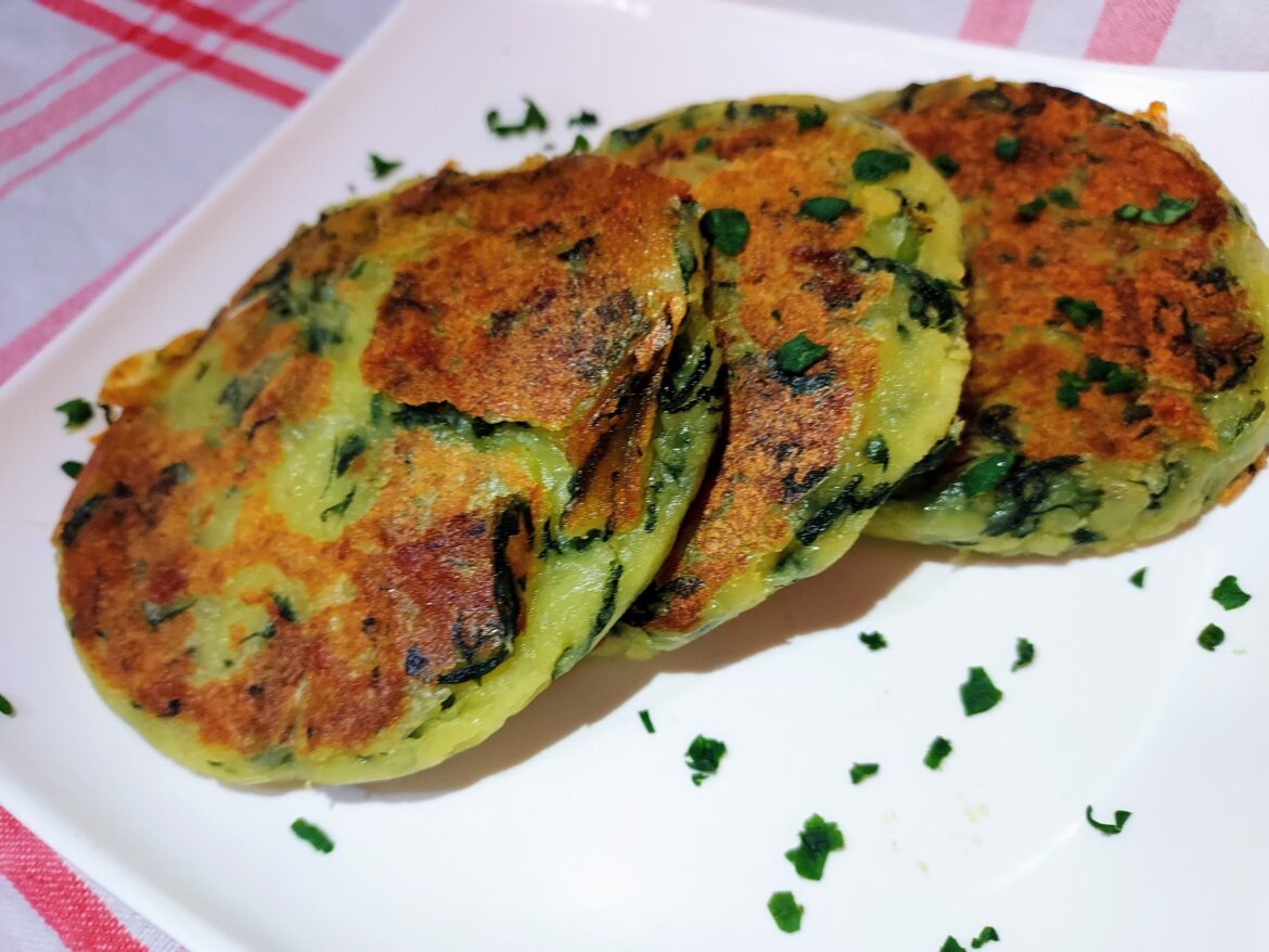 Potato arepas with spinach