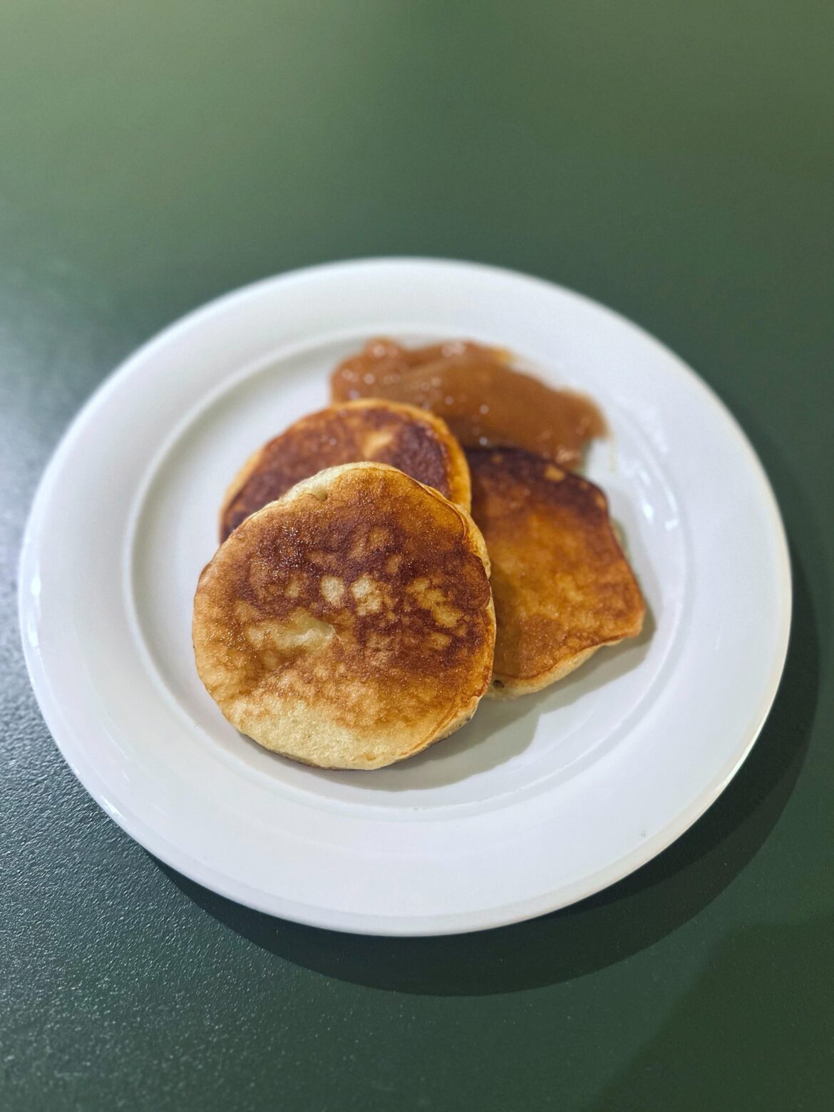 Pancakes with apple sauce 🥞