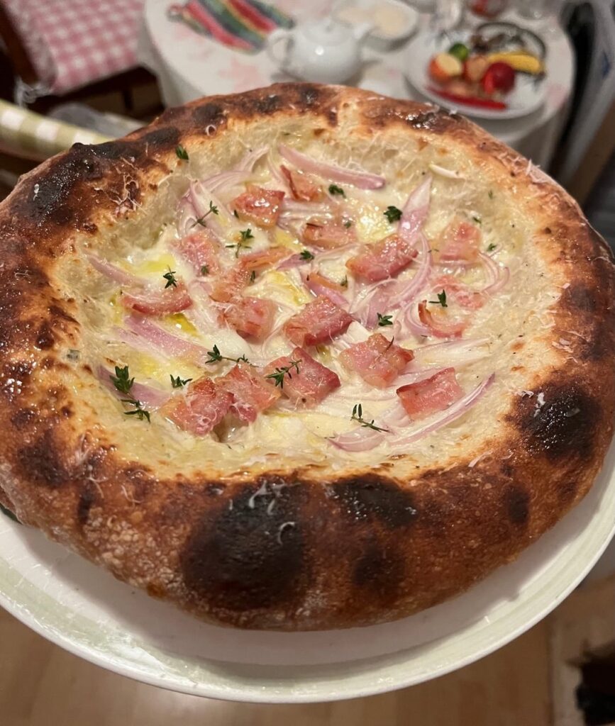 White Pizza with pancetta and shallots in Homeoven