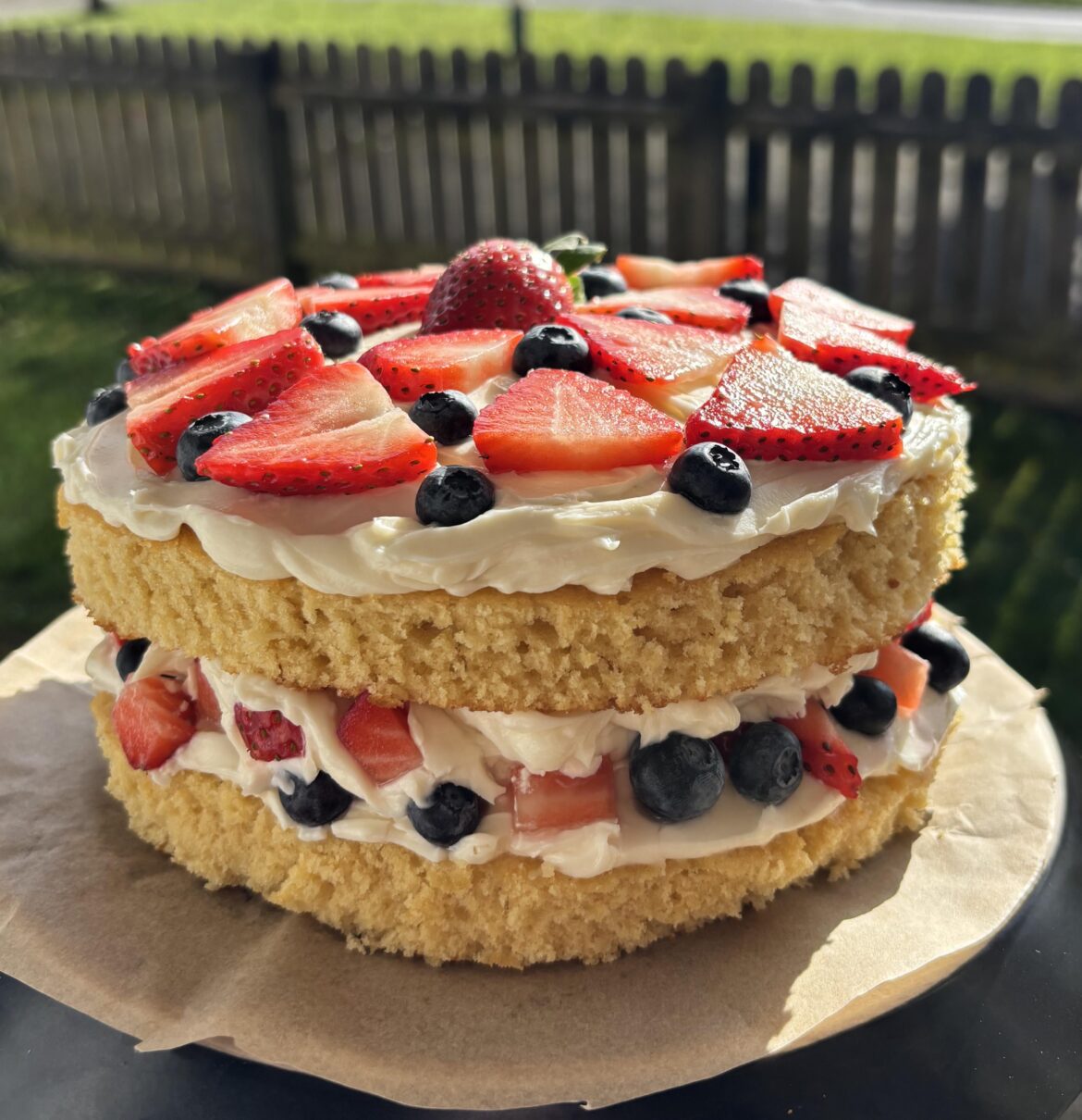 [Homemade] cake - (mascarpone cheese frosting)