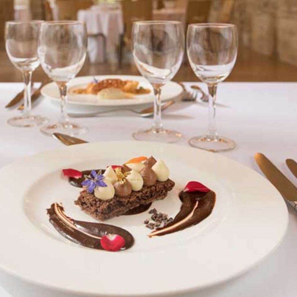 Which restaurant for a romantic dinner in Paris Region?