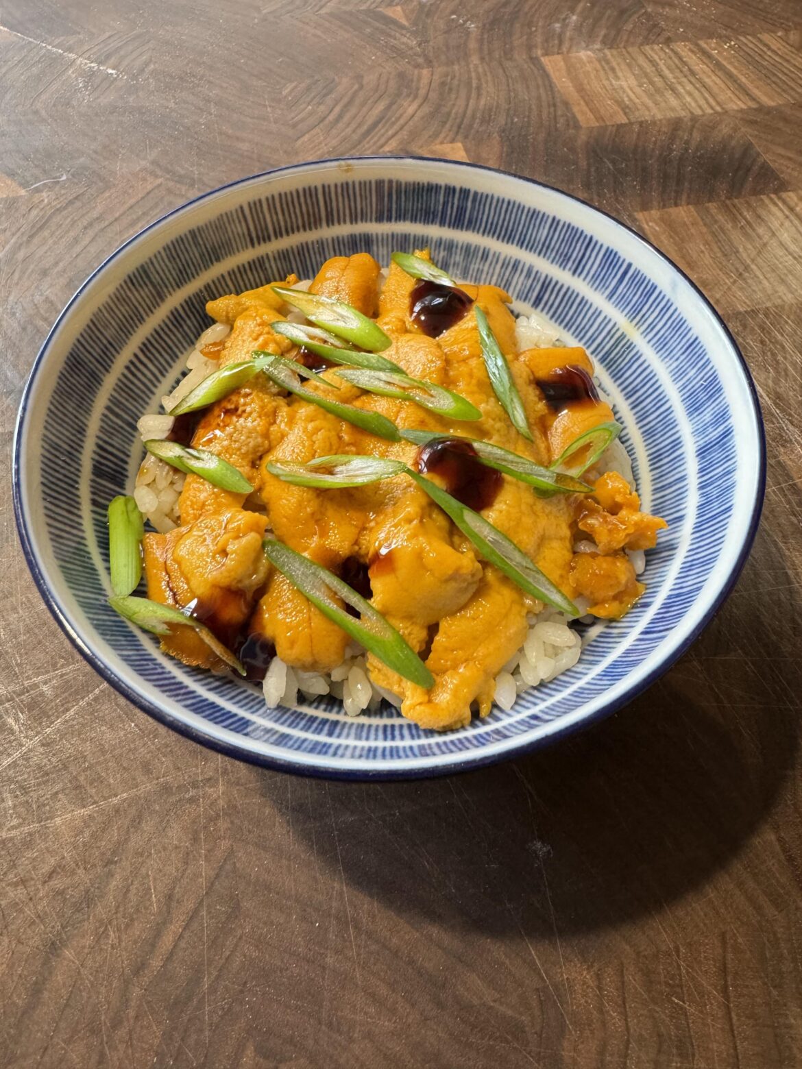 [i made] Uni over rice with tare reduction and green onions