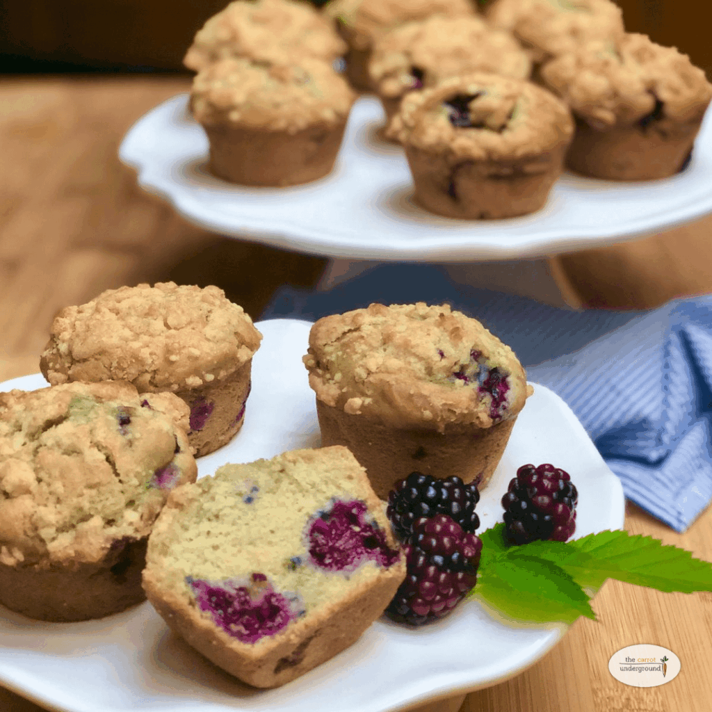Vegan Blackberry Crumble Muffins 🌱 Fluffy, moist & simply scrumptious!