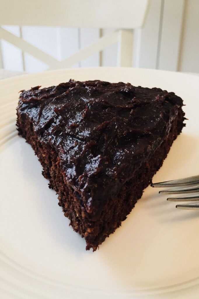 Date-sweetened chocolate cake