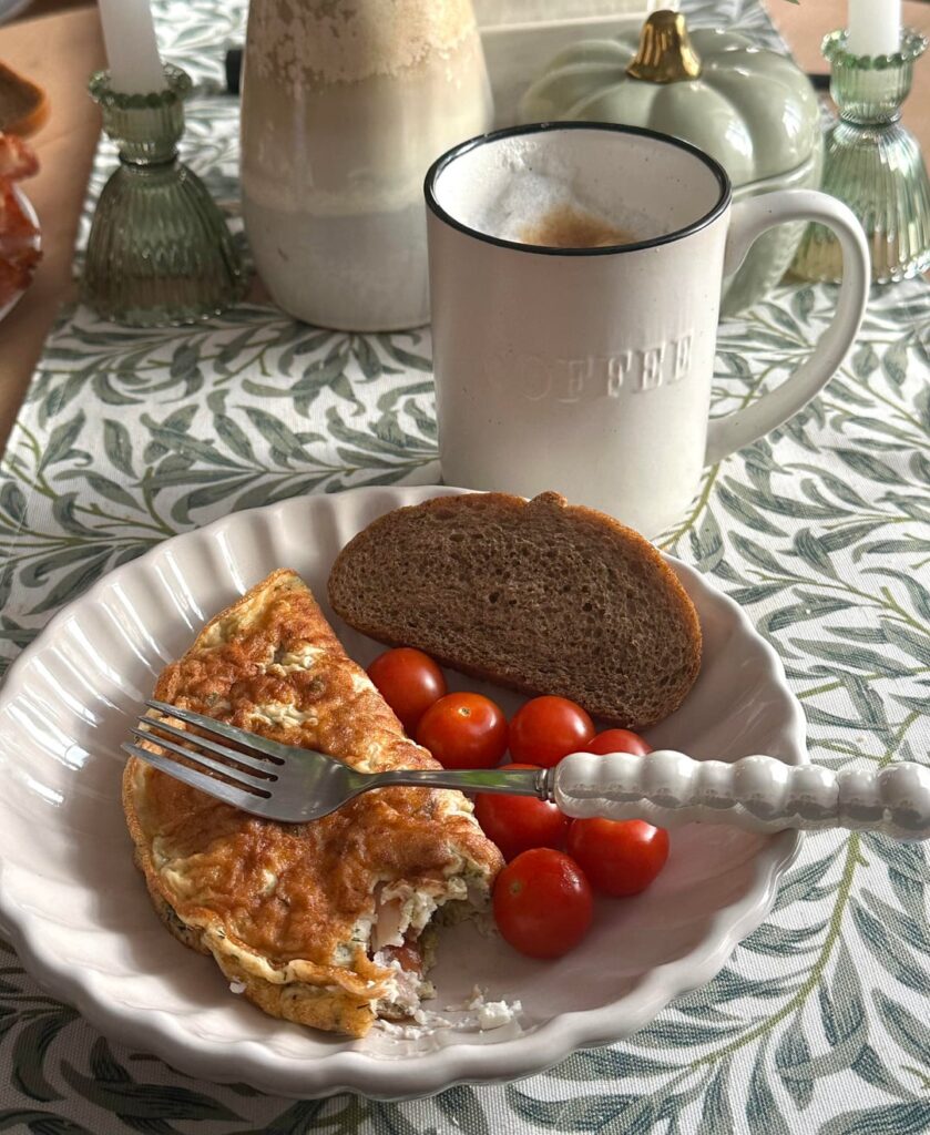 1208 cals, 101 gr of protein :)