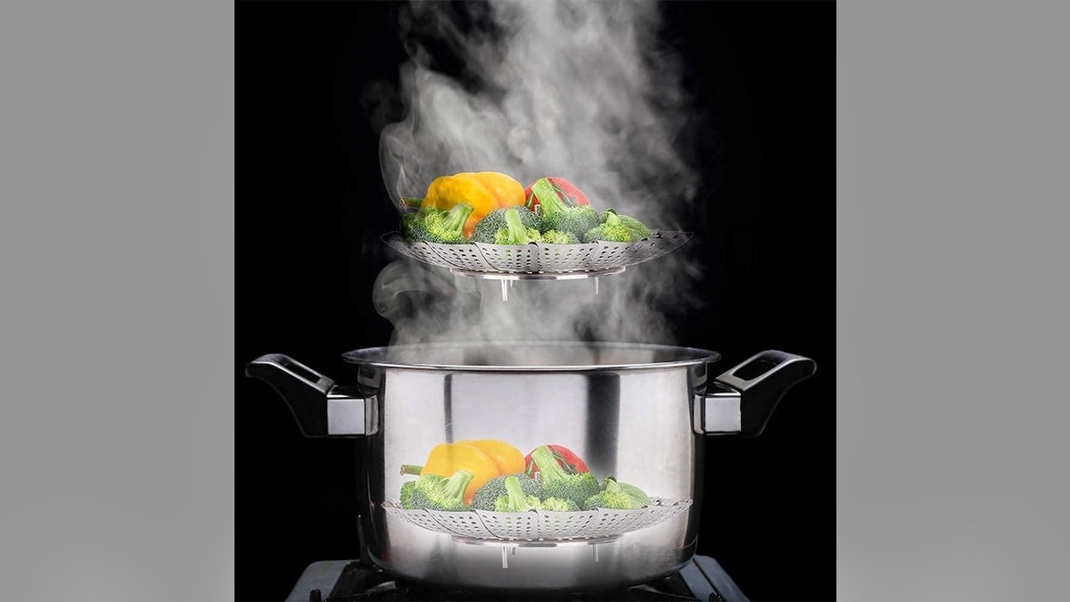 A steam basket that expands and fits almost any pot size.